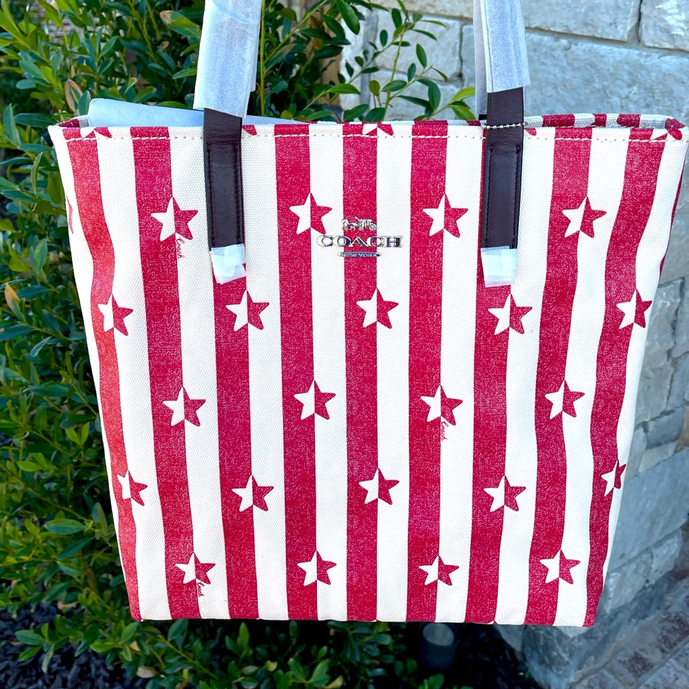 🌟 🆕 COACH TOTE WITH STRIPE STAR PRINT